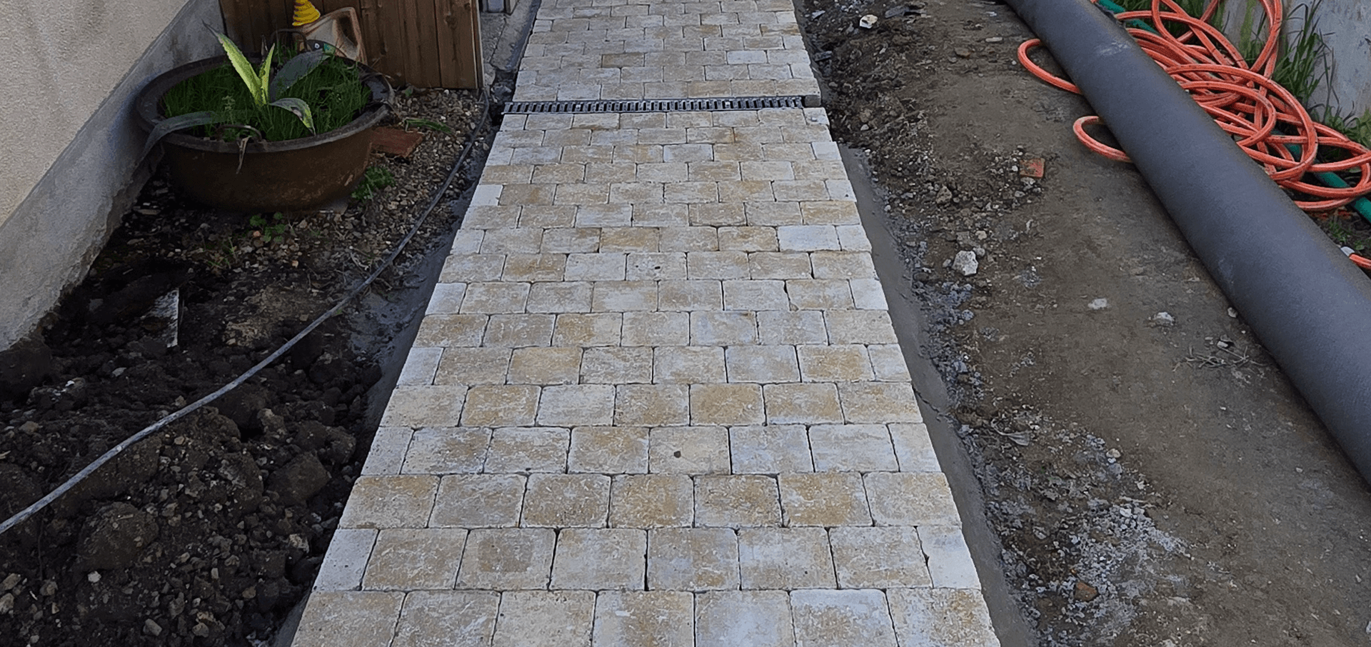 Aménagement extérieur - création d'une allée